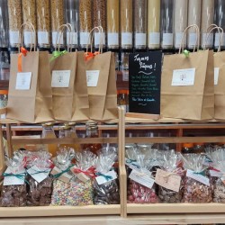 OEUFS PÂQUES CHOCOLAT NOIR 57% PRALINÉS SACHET 95G